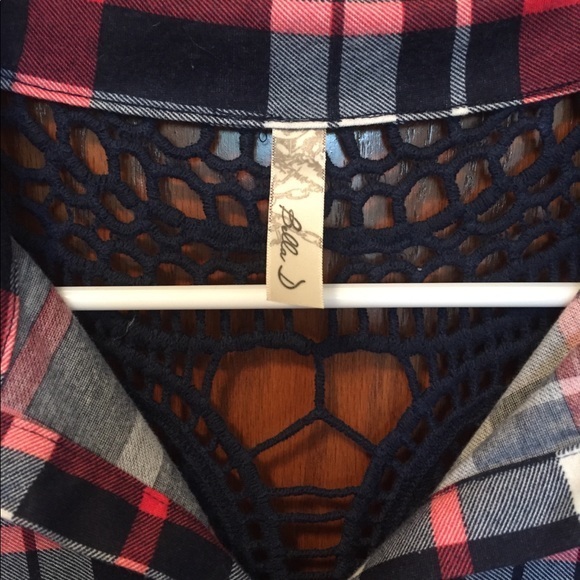 Bella D Plaid Sleeveless Tie Front Top, Si… - Picture 4 of 9